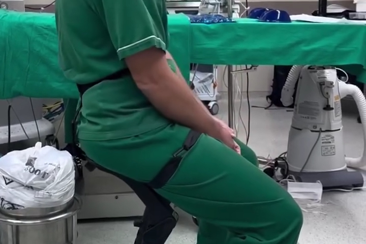 Doctors' Wearable Chair